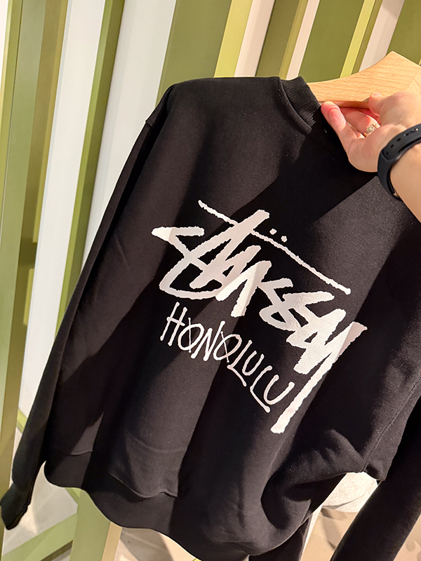 【ハワイ限定品】Stussy HONOLULU トレーナー ブラック ワイキキ】ロイヤルハワイアンセンターのSTUSSY HONOLULUで並ばず入店