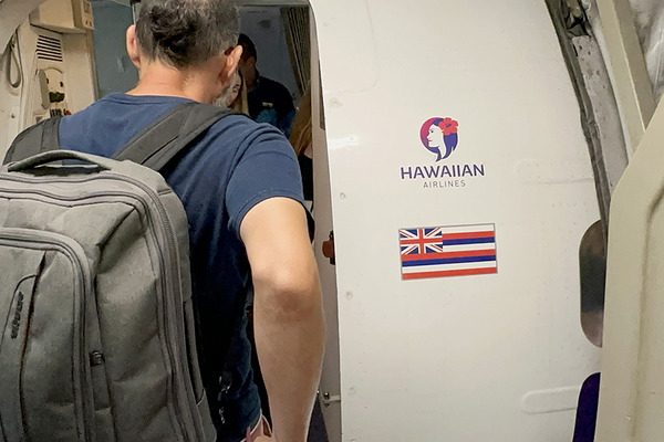 乗り継いでマウイ島カフルイ空港へ 3
