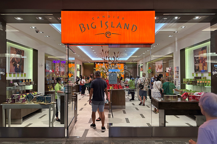 アラモアナセンターのビッグアイランドキャンディーズでお土産を買い