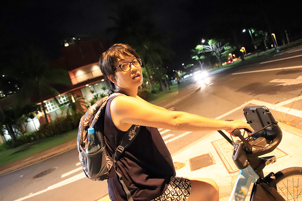 夜にレンタルサイクルBIKIビキでホールフーズクイーンまで行く 3