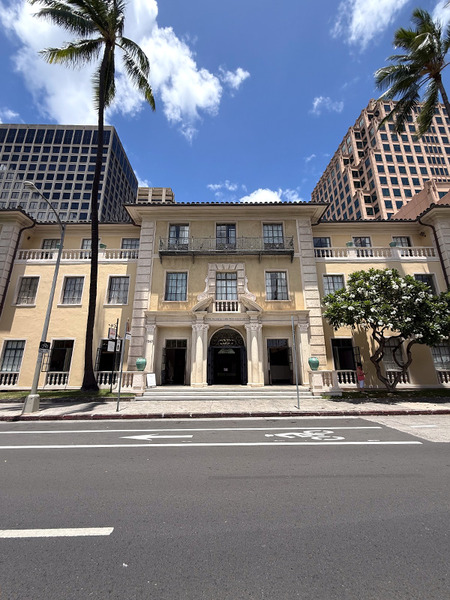 歴史と美食が交差する。ホノルルの隠れ家「カフェ・ジュリア」で過ごす至福のランチタイム