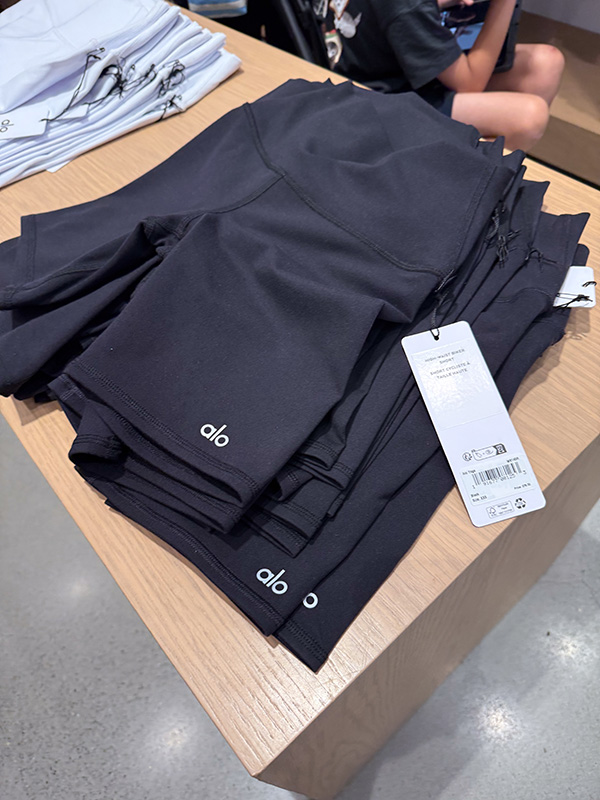 日本未進出】アラモアナセンターのアロヨガ (alo yoga) で最新ウェアを