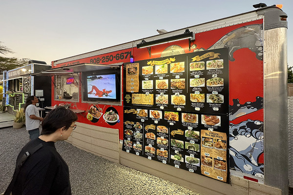 フードトラック広場で夜ご飯 07