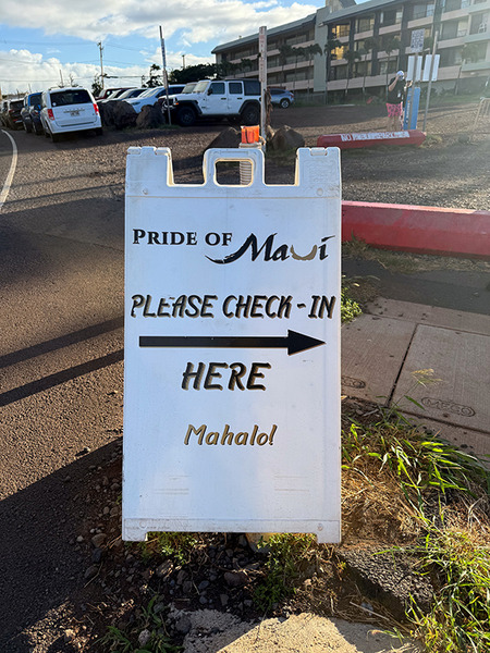 【マウイ島観光】Pride of Mauiでモロキニ島シュノーケルツアーへ!駐車場・チェックイン・船内を紹介します。