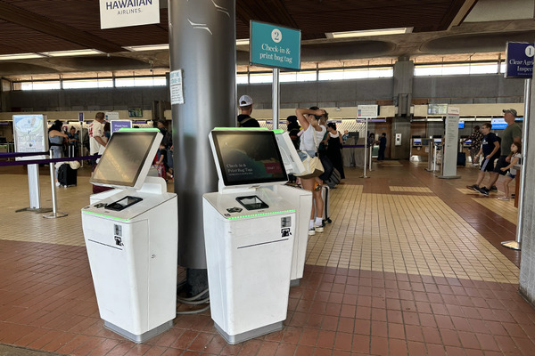 カフルイ空港買い物 1