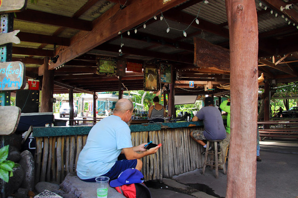 Uncle Robert's Awa Bar and Farmers Market 7