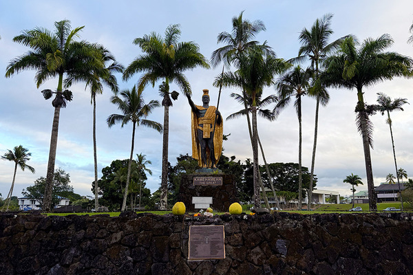 ヒロの街のカメハメハ大王像 4