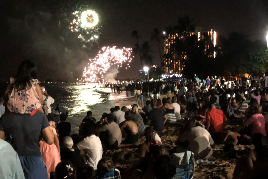 大晦日から新年のワイキキ花火が復活します いっぺんハワイで年越ししてみたいなぁ でも ワイキキ最大のイベントは 一日 一ハワイ ハワイブログ 大晦日から新年のワイキキ花火が復活します いっぺんハワイで年越ししてみたいなぁ でも ワイキキ最大のイベントは 一日 一ハワイ ハワイブログ