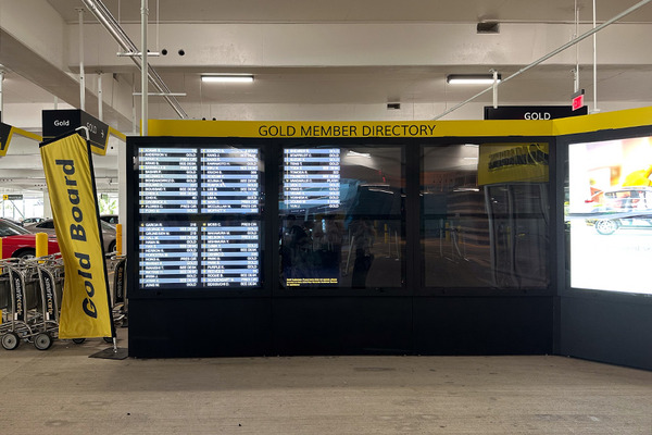 ホノルル空港のレンタカーセンターへ向かう 5