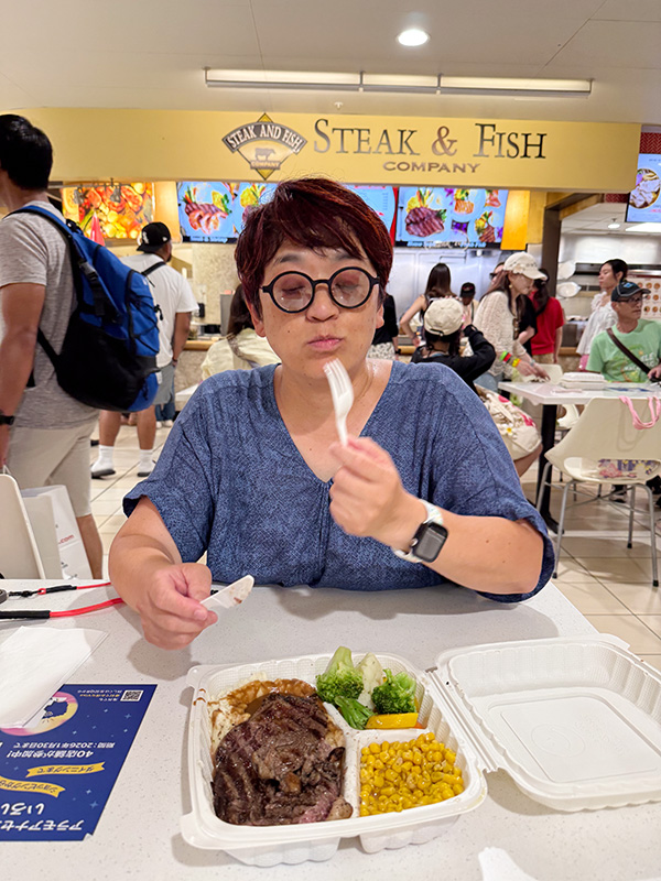 ハワイの物価高でも大満足！アラモアナセンターの「ステーキ