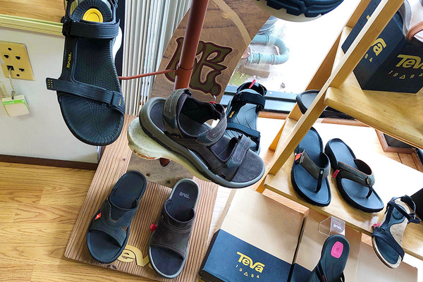Teva 歩きやすい オシャレサンダル 2