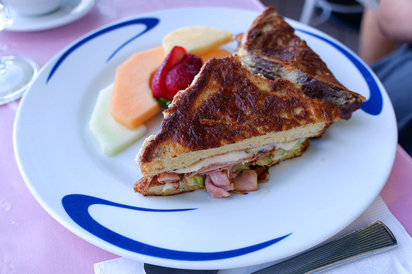 ハウツリーラナイのエッグベネディクトは美味い 5