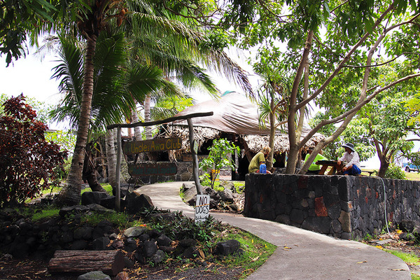 Uncle Robert's Awa Bar and Farmers Market 9