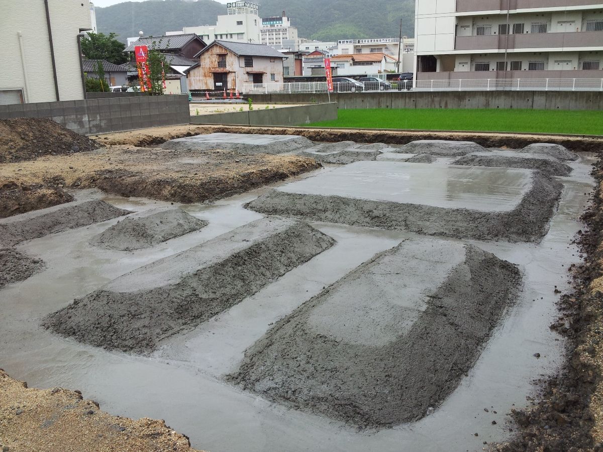 live naturally, more aesthetics...:house_106-120616_捨てコン打設。