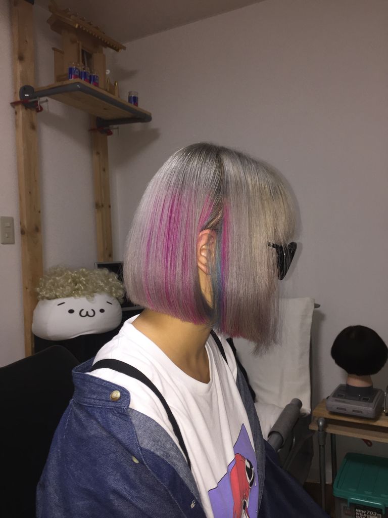 奈良美容院johnglasgowデザインカラーが得意なヘアサロン今回はシルバーとインナーカラー 美容師のたまご 奈良美容院johnglasgowデザインカラーが得意なヘアサロン今回はシルバーとインナーカラー 美容師のたまご