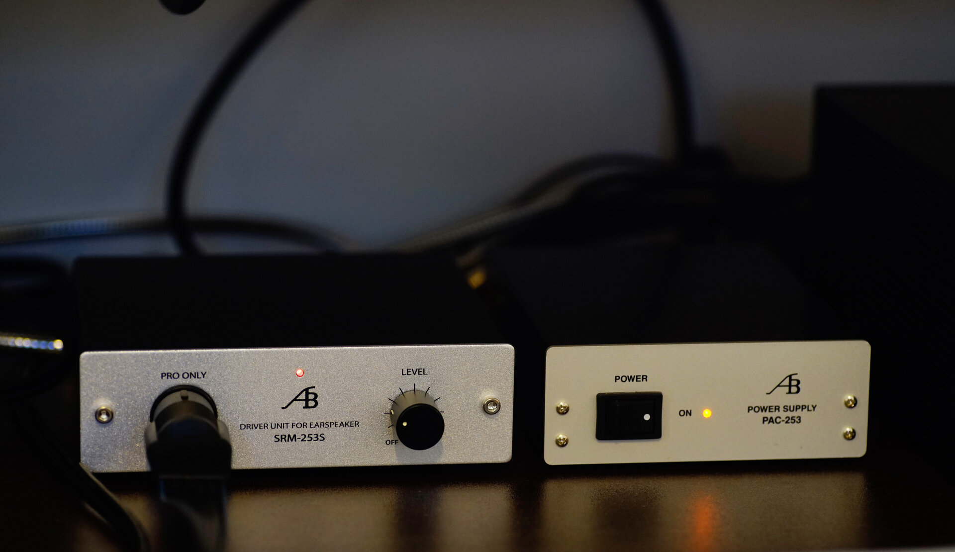 STAX SR-L300 & AIRBOW SRM-253s : On Age Audio STAX SR-L300 & AIRBOW SRM-253s : On Age Audio
