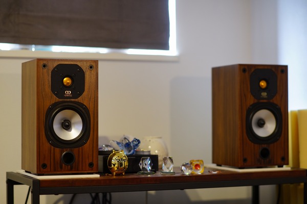 Monitor Audio Studio 5 II : On Age Audio (記事コメント - 1)