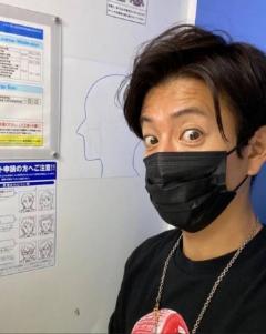 木村拓哉、おどけた顔の自撮りにネット騒然「Koki,にそっくり」