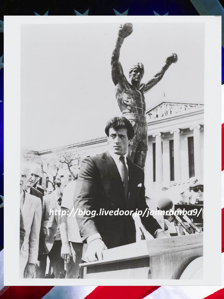 0634 ロッキーの銅像を背景に引退宣言するロッキーの写真 Sylvester Stallone S Memorabilia Blog シルベスター スタローンのメモラビリアブログ 0634 ロッキーの銅像を背景に引退宣言するロッキーの写真 Sylvester Stallone S Memorabilia Blog シルベスター スタローンのメモラビリアブログ