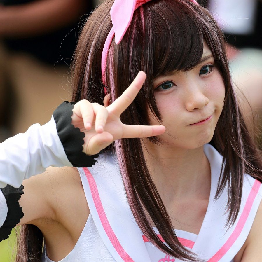 コミケ ジョリ脇 コスプレイヤー【えなこ】サン、油断！ジョリ腋を大勢の人前で晒す : 今日のパトロール日誌