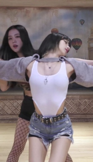 い Lisa エロ