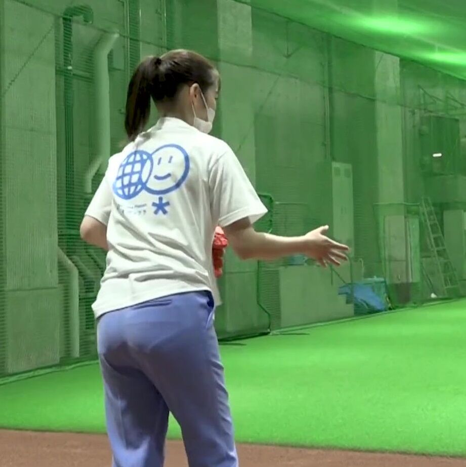 女子アナお尻 女子アナ【岩田絵里奈】サン、始球式！ジャージのお尻にパン線くっきり透けてしまう : 今日のパトロール日誌