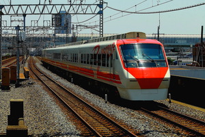 あらかわ交通ノート 東武の誇る赤 プユマりょうもうと8000系リバイバルカラーを撮影をする あらかわ交通ノート 東武の誇る赤 プユマりょうもうと8000系リバイバルカラーを撮影をする