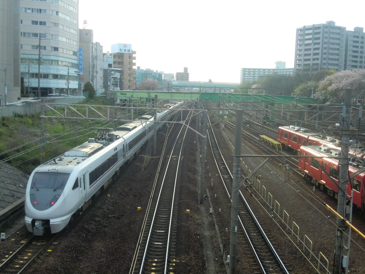 あらかわ交通ノート 桜の記憶 金山駅で桜と鉄道を写す1 東海道線編 あらかわ交通ノート 桜の記憶 金山駅で桜と鉄道を写す1 東海道線編