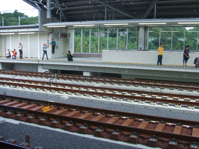 成田湯川駅