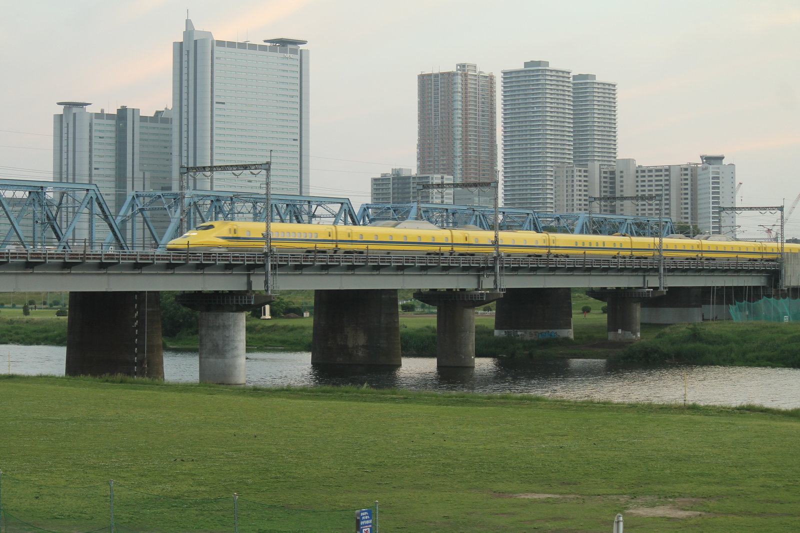 東海道新幹線50周年記念 東海道新幹線の開通50周年記念「新幹線トレジャー・ボックス」が