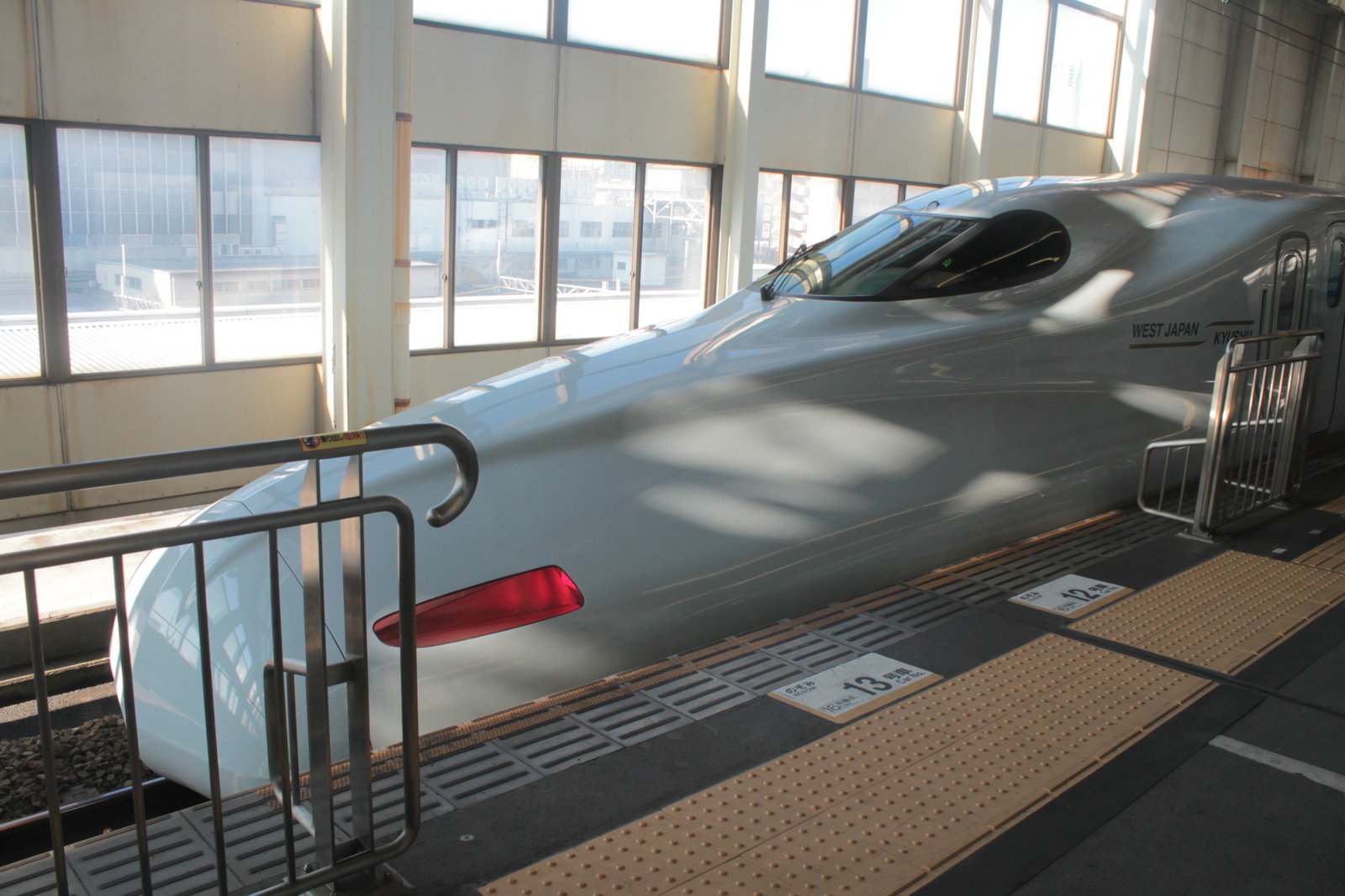 あらかわ交通ノート 新幹線バタフライ 広島駅にやって来る山陽新幹線を観察をする あらかわ交通ノート 新幹線バタフライ 広島駅にやって来る山陽新幹線を観察をする