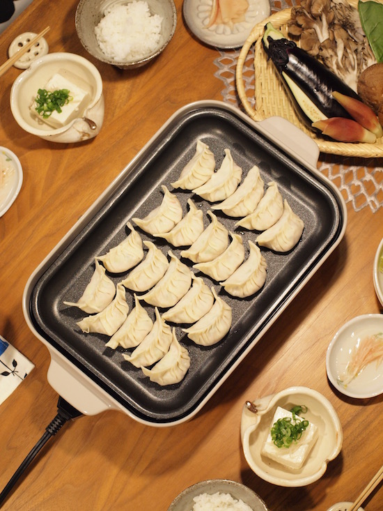 ホットプレートで餃子パーティーの夜ごはん おうちごはんとおかしとねこ Powered By ライブドアブログ