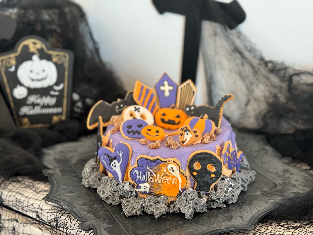 今までで1番良い感じにできたハロウィンケーキ🎃 シフォンケーキしぼん