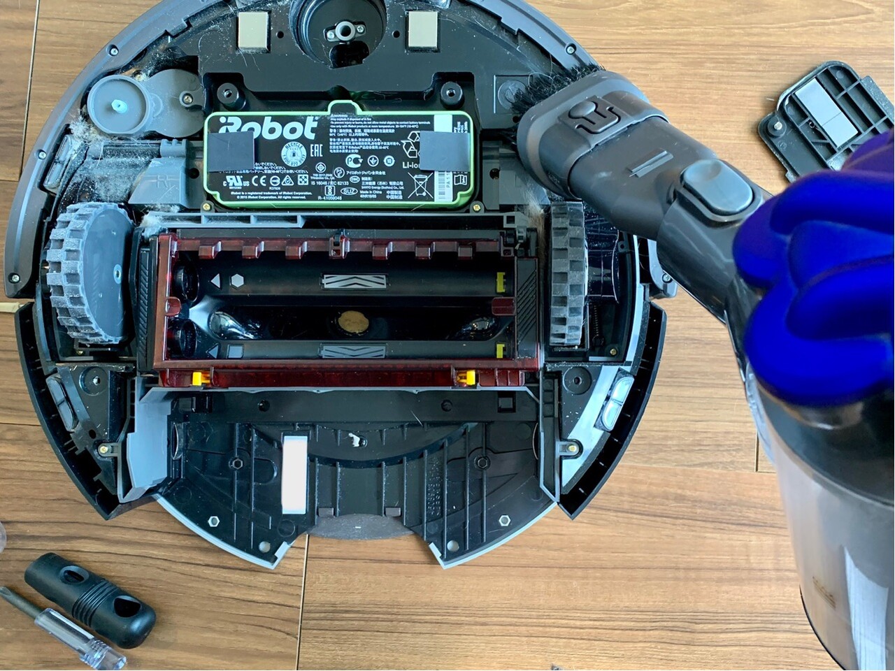閲覧注意 ルンバの裏蓋を外してみたら 猫の毛だらけだった おうちごはんとおかしとねこ Powered By ライブドアブログ 閲覧注意 ルンバの裏蓋を外してみたら 猫の毛だらけだった おうちごはんとおかしとねこ Powered By ライブドアブログ