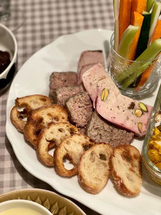 ボリュームたっぷりの感謝祭の残り物を焼くレシピ