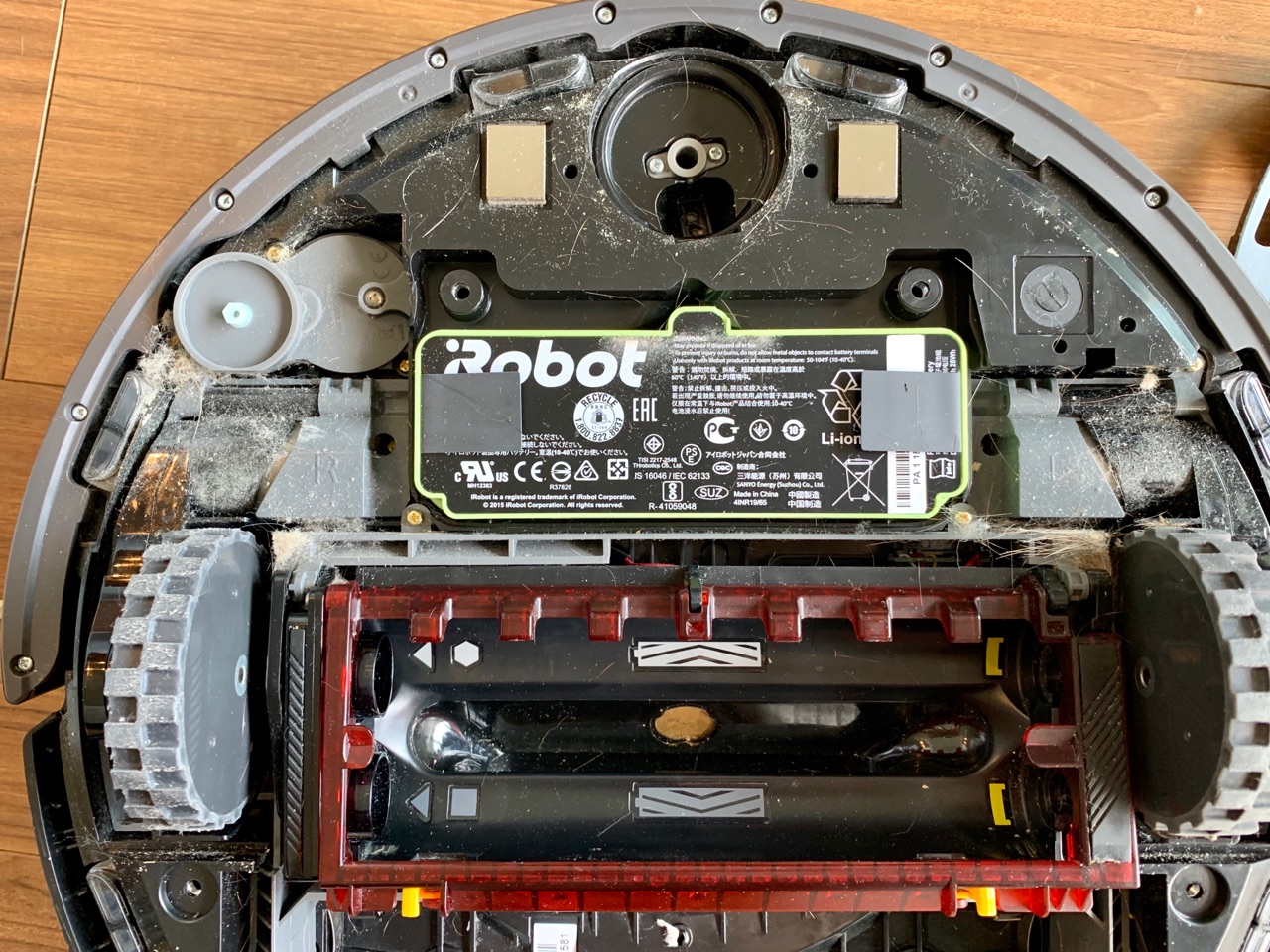 閲覧注意 ルンバの裏蓋を外してみたら 猫の毛だらけだった おうちごはんとおかしとねこ Powered By ライブドアブログ 閲覧注意 ルンバの裏蓋を外してみたら 猫の毛だらけだった おうちごはんとおかしとねこ Powered By ライブドアブログ