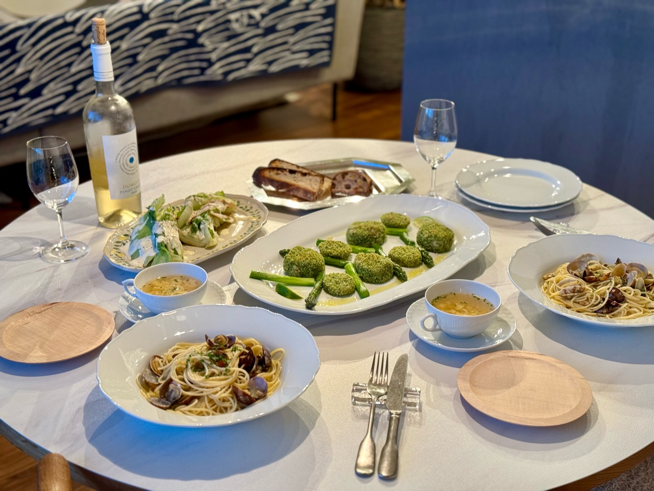 ボンゴレビアンコと、豚ヒレ肉の香草パン粉グリルとかの夜ごはん