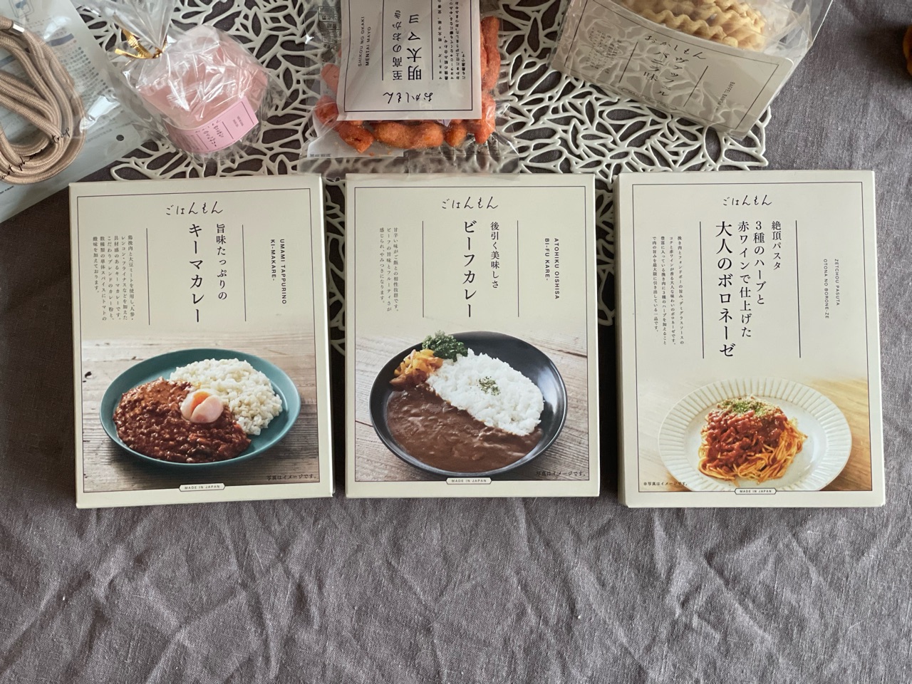 3coins】猫のおもちゃと、「ごはんもん」、「おかしもん
