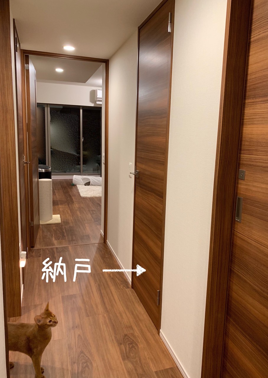 60個のパーツをせっせと貼って 納戸の扉裏に鏡を付けました おうちごはんとおかしとねこ Powered By ライブドアブログ