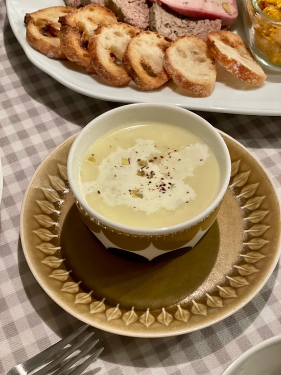 ボリュームたっぷりの感謝祭の残り物を焼くレシピ