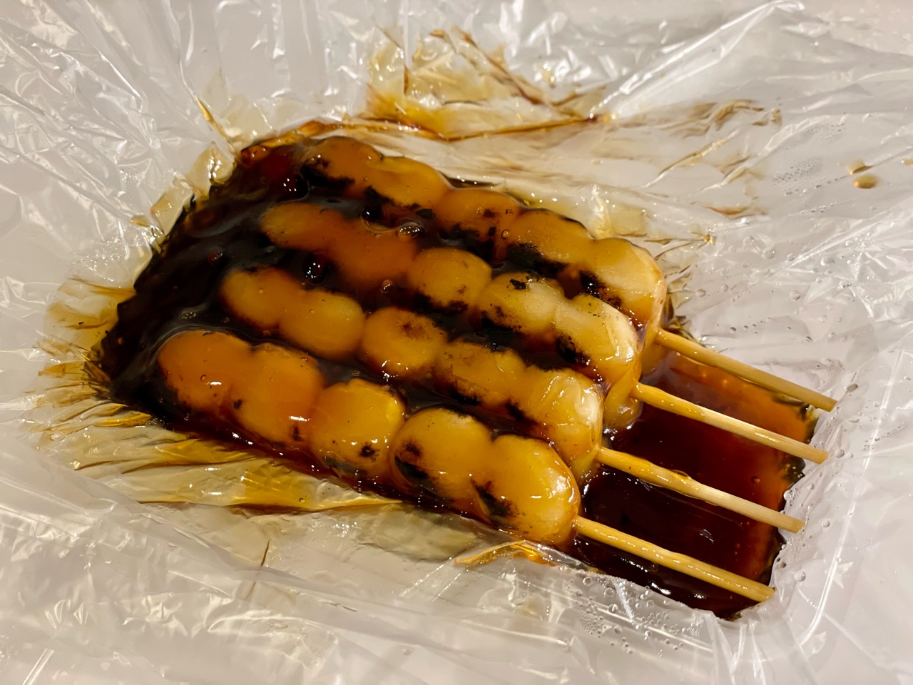 大阪出張のお土産「喜八洲のみたらし」と「カール(うすあじ