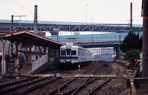 1998-02 木津川 貨物ホームが残る PA076703