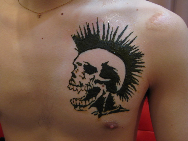 ヘナタトゥでエクスプロイテッドのモヒカンスカル : BODY CUSTOM