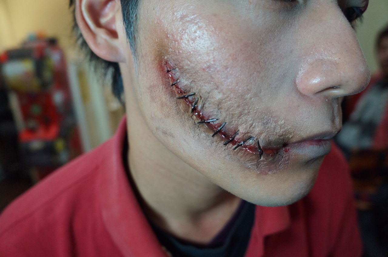 ハロウィン用口裂けメイク 縫った風 Body Custom ジョシュアアント