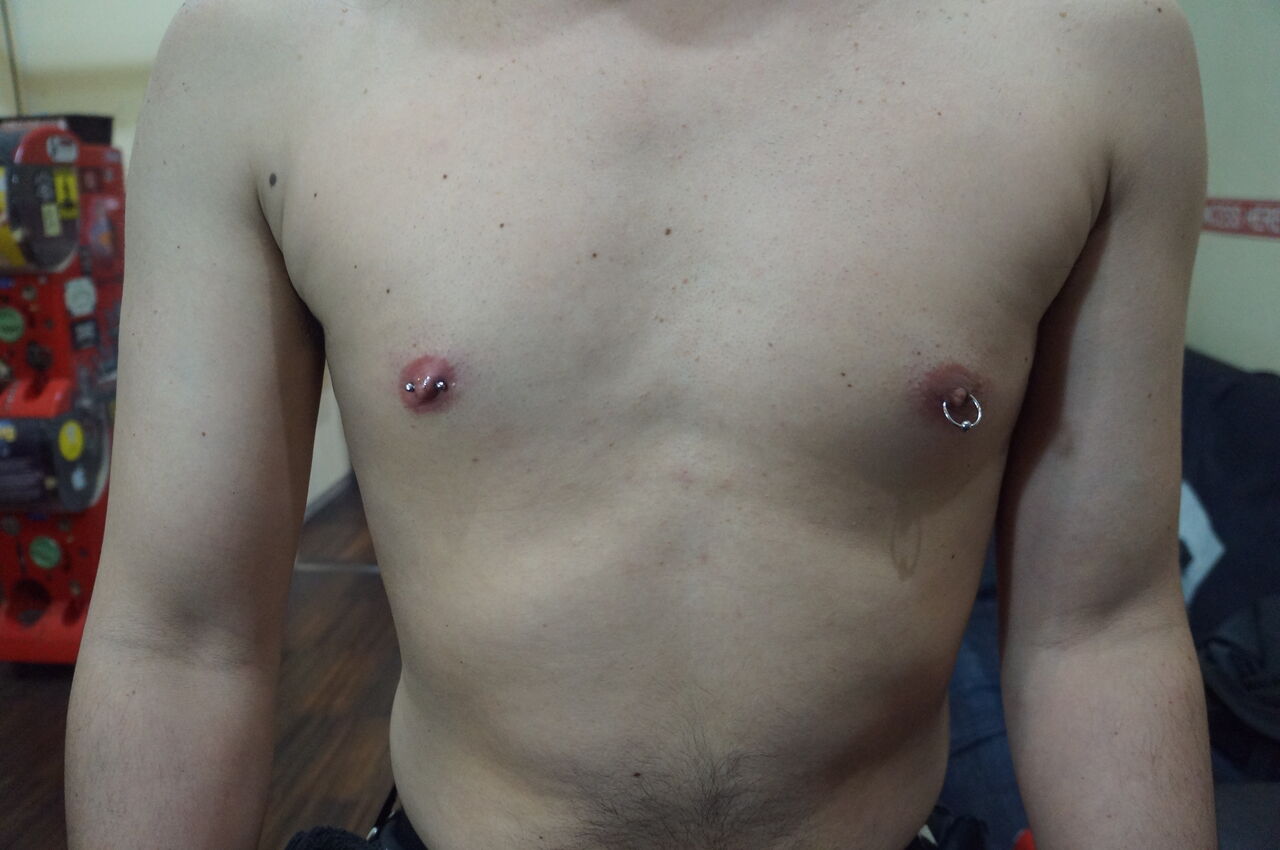 ニップル ピアス 画像