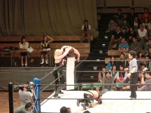 プロレスブログ(仮)6月2日 スターダム 木村響子、クリスティーナ・フォン・エリー 対 高橋奈苗 、宝城カイリコメントコメントするトラックバック