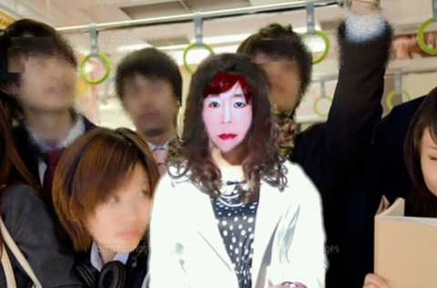 女装で電車に乗って