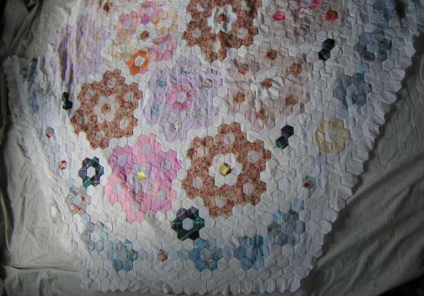 じょいふるちゅうりっぷ 手作り工房 リフォーム パッチワーク ベッドカバー 中心部分の半分