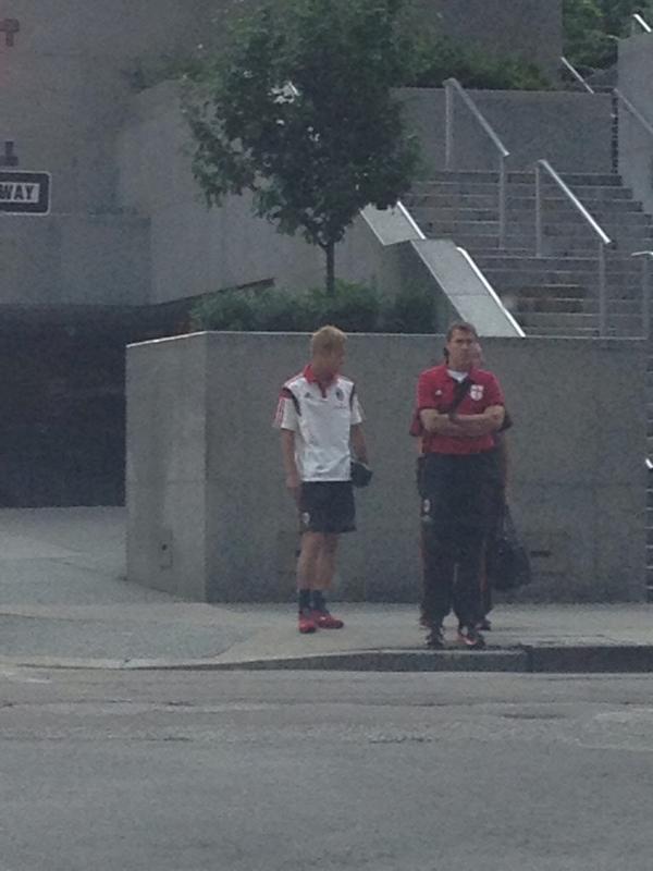 ◆ミラン本田◆宿舎のピッツバーグで早朝5時過ぎからチーム関係者と散歩！