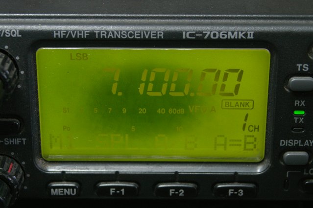 カ*ン様 【ビネガー修理済】アイコム　IC-706 HF/VHFトランシーバー IC-706 MK2 液晶が見えない : JHGのブログ
